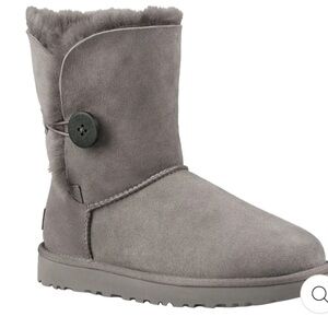 UGG l BAILEY BUTTON GREY BOOTS size 6